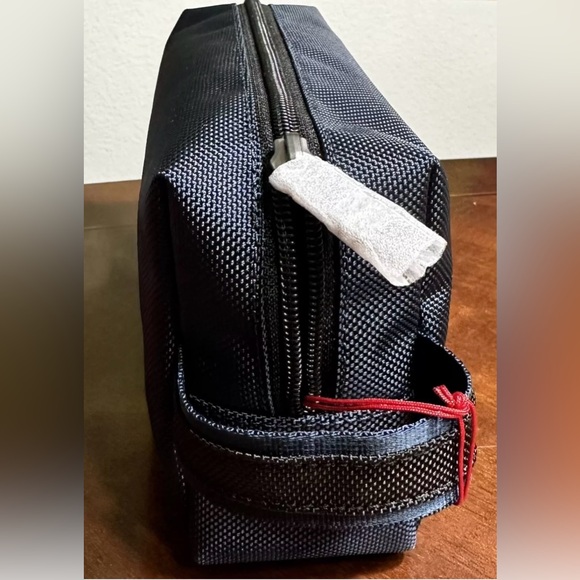 Brand New with Tag TUMI Medium Kit Navy Blue - Picture 3 of 4